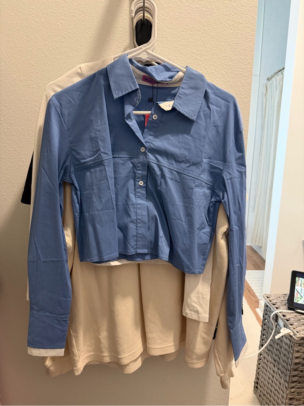 Edikted Women's Light Blue Cropped Button-Down Shirt